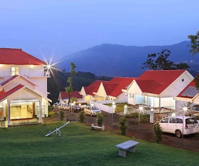 https://imgcld.yatra.com/ytimages/image/upload/t_hotel_yatra_city_desktop/v1433588982/Domestic Hotels/Hotels_Munnar/The Fog Resort/Exterior.jpg